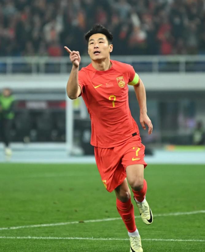 包含光芒四射足球风采非凡,国内顶尖球队勇猛无比的词条 包含光芒四射足球风采非凡,国内顶尖球队勇猛无比的词条