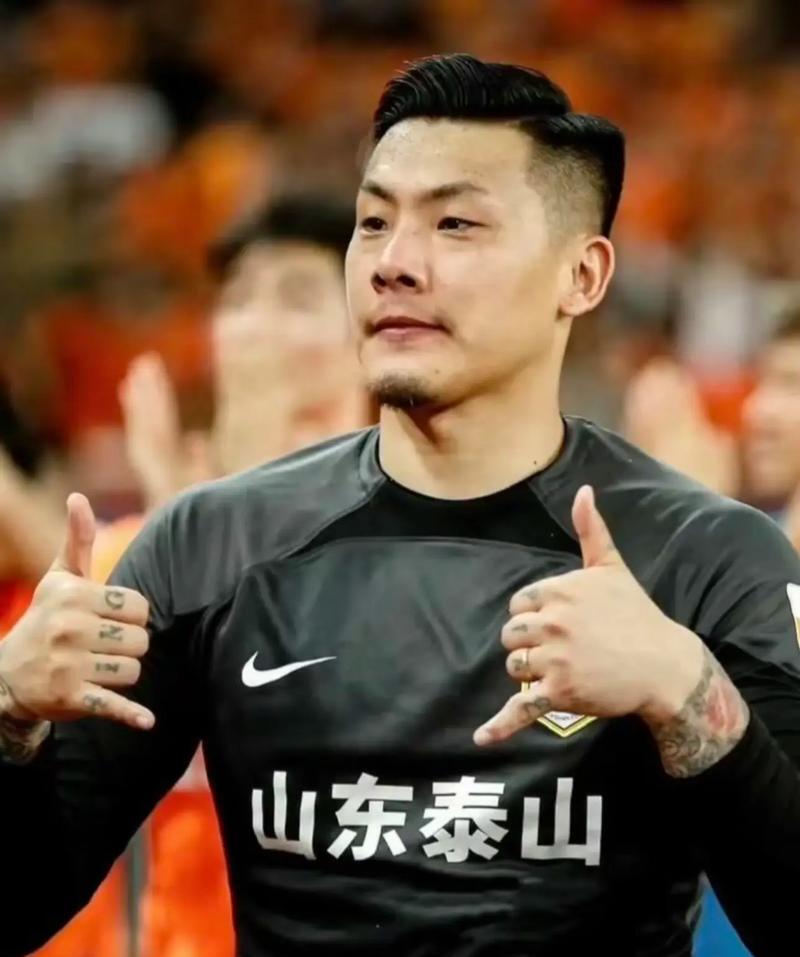 包含光芒四射足球风采非凡,国内顶尖球队勇猛无比的词条 包含光芒四射足球风采非凡,国内顶尖球队勇猛无比的词条