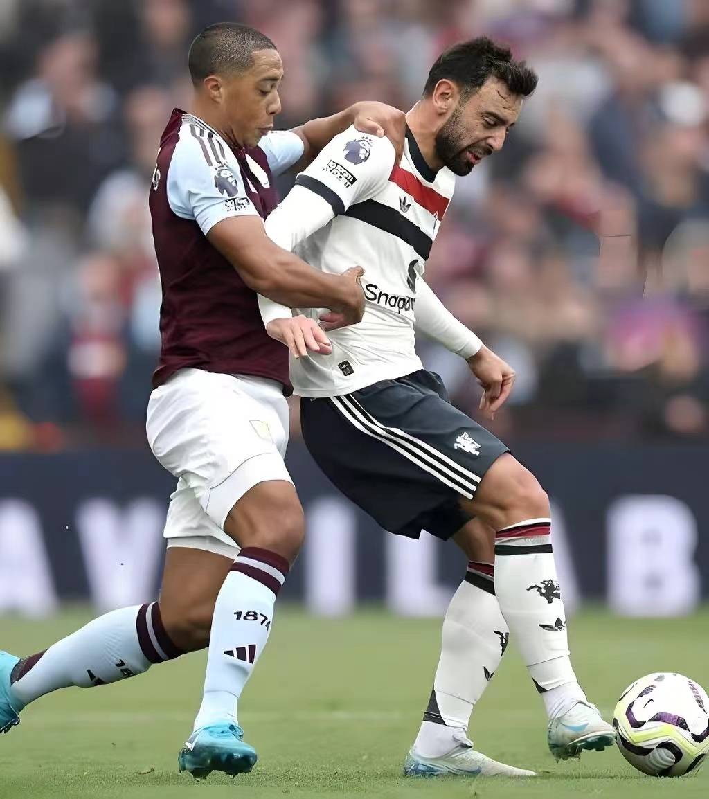 曼联主场逆袭阿斯顿维拉,豪取三分 曼联主场逆袭阿斯顿维拉,豪取三分