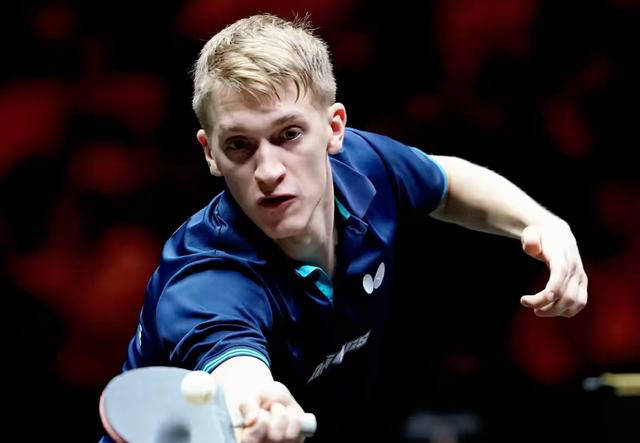 包含法兰克福:主教练调整战术备战比赛的词条 包含法兰克福:主教练调整战术备战比赛的词条