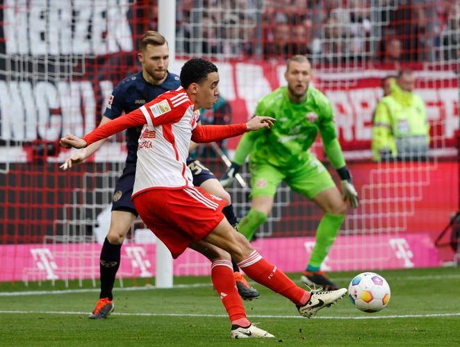 包含法兰克福:主教练调整战术备战比赛的词条 包含法兰克福:主教练调整战术备战比赛的词条