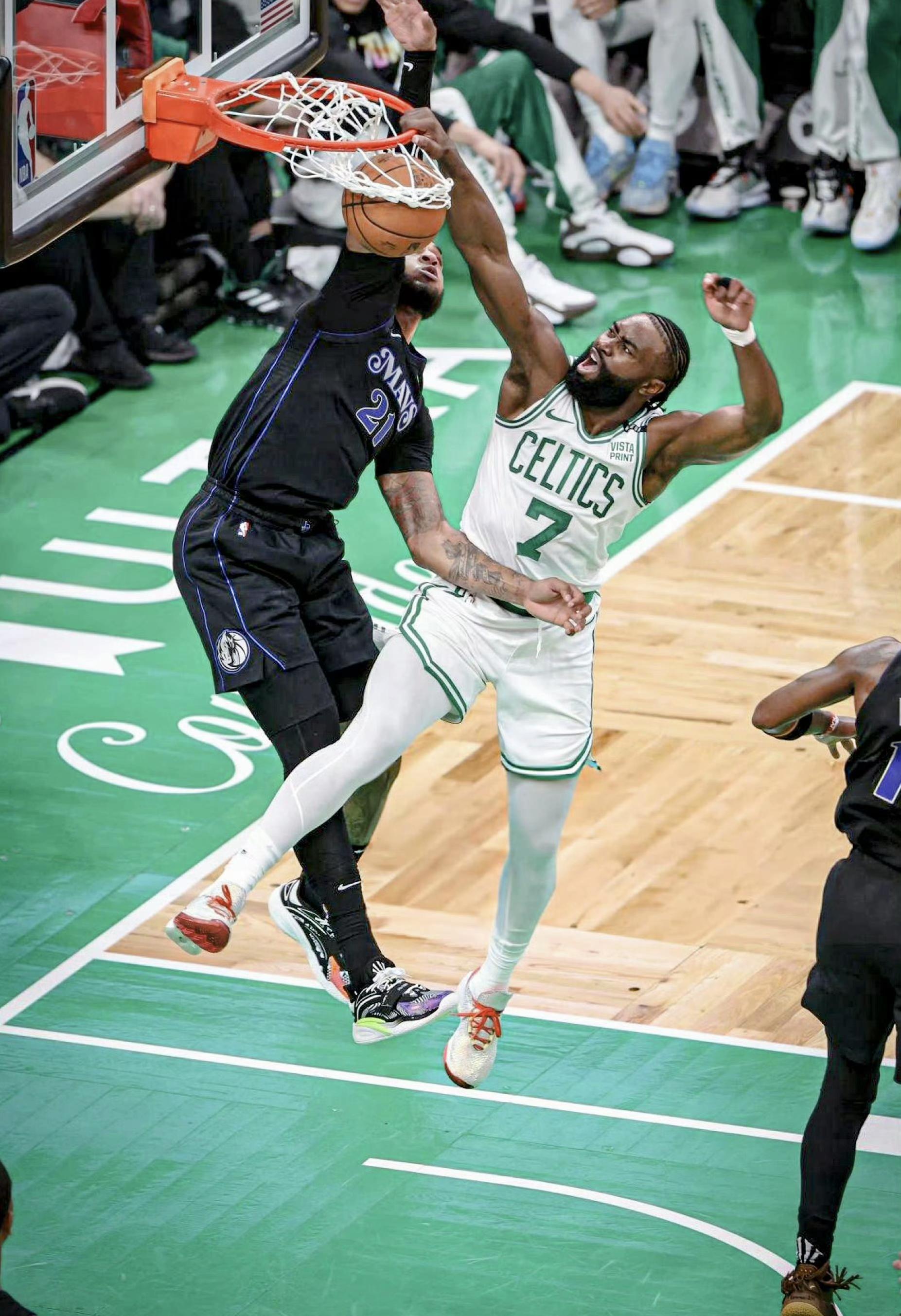 关于凯尔特人靠着团队合作,连胜九场稳居东部第一的信息 关于凯尔特人靠着团队合作,连胜九场稳居东部第一的信息