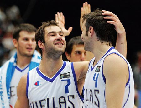 希腊队在关键比赛中获得了胜利 希腊队在关键比赛中获得了胜利