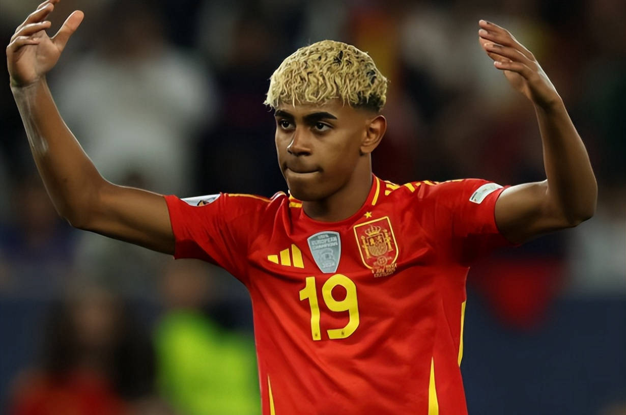 包含球队风采:欧国联决赛未揭幕,各队备战激烈的词条 包含球队风采:欧国联决赛未揭幕,各队备战激烈的词条