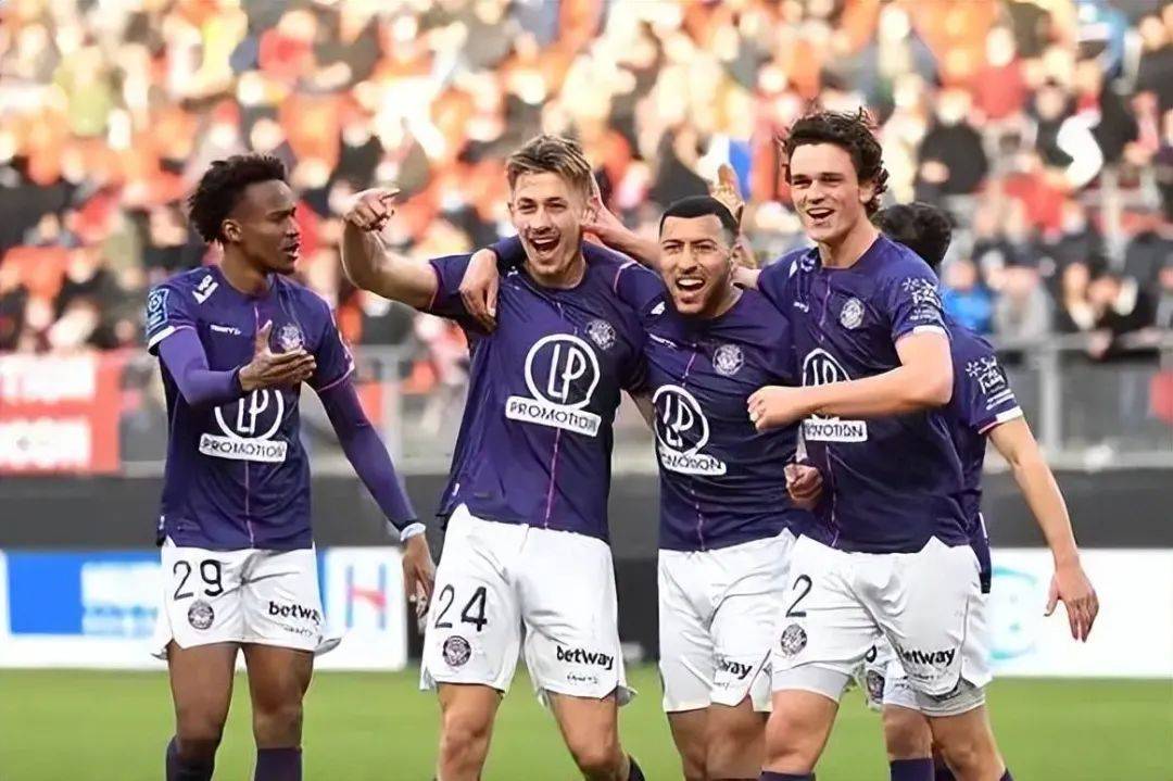 法甲赛场硝烟弥漫,球队实力对决 法甲赛场硝烟弥漫,球队实力对决