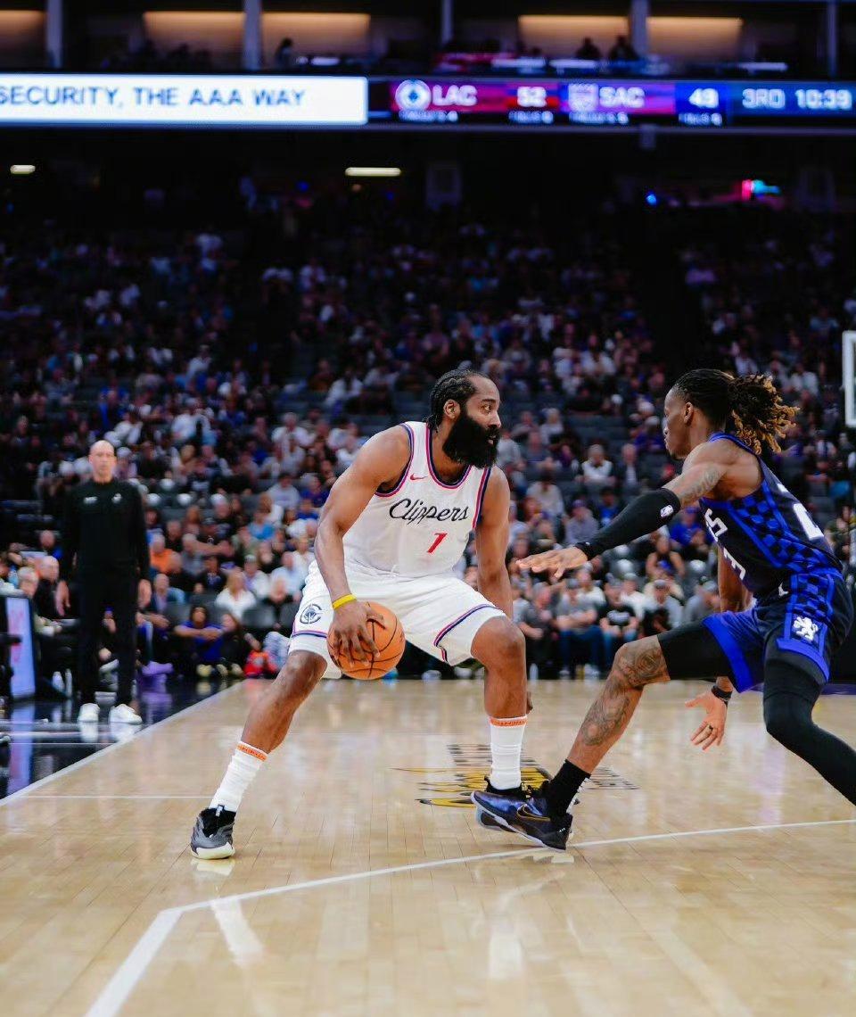 快船双星合砍分轻松胜利的简单介绍 快船双星合砍分轻松胜利的简单介绍