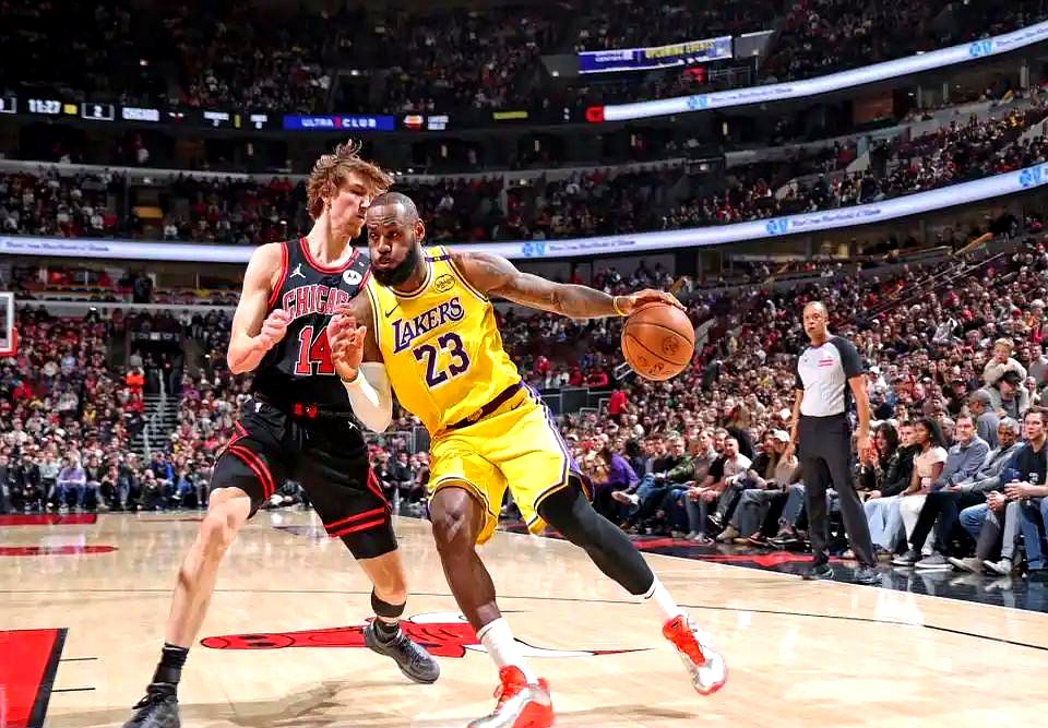 湖人迎来一场不可思议的乒乓球对决的简单介绍 湖人迎来一场不可思议的乒乓球对决的简单介绍