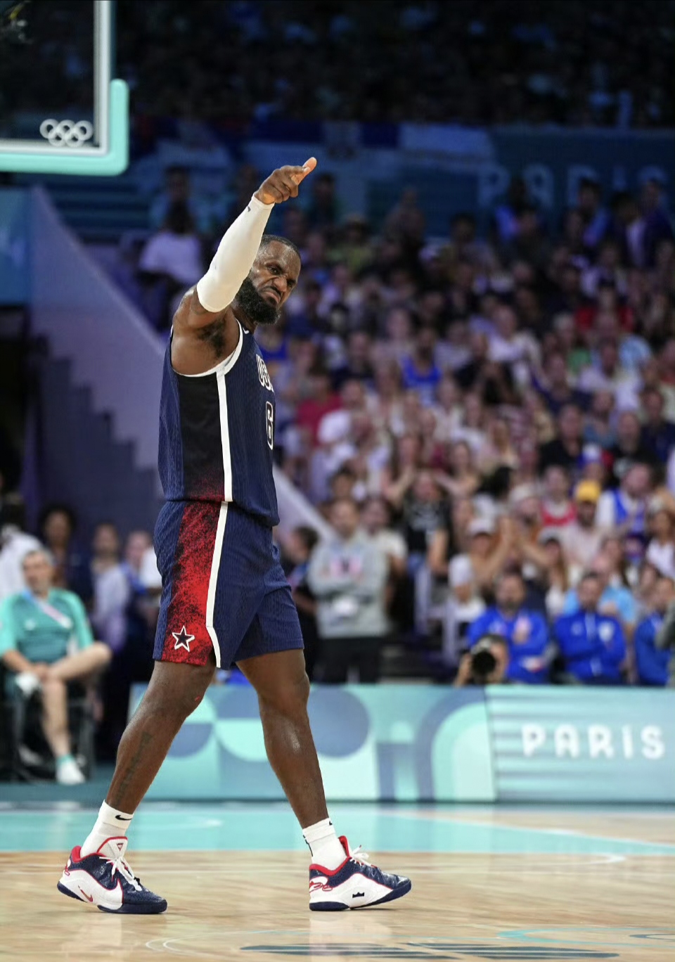 詹姆斯在巴黎的比赛中宣布退役的简单介绍 詹姆斯在巴黎的比赛中宣布退役的简单介绍