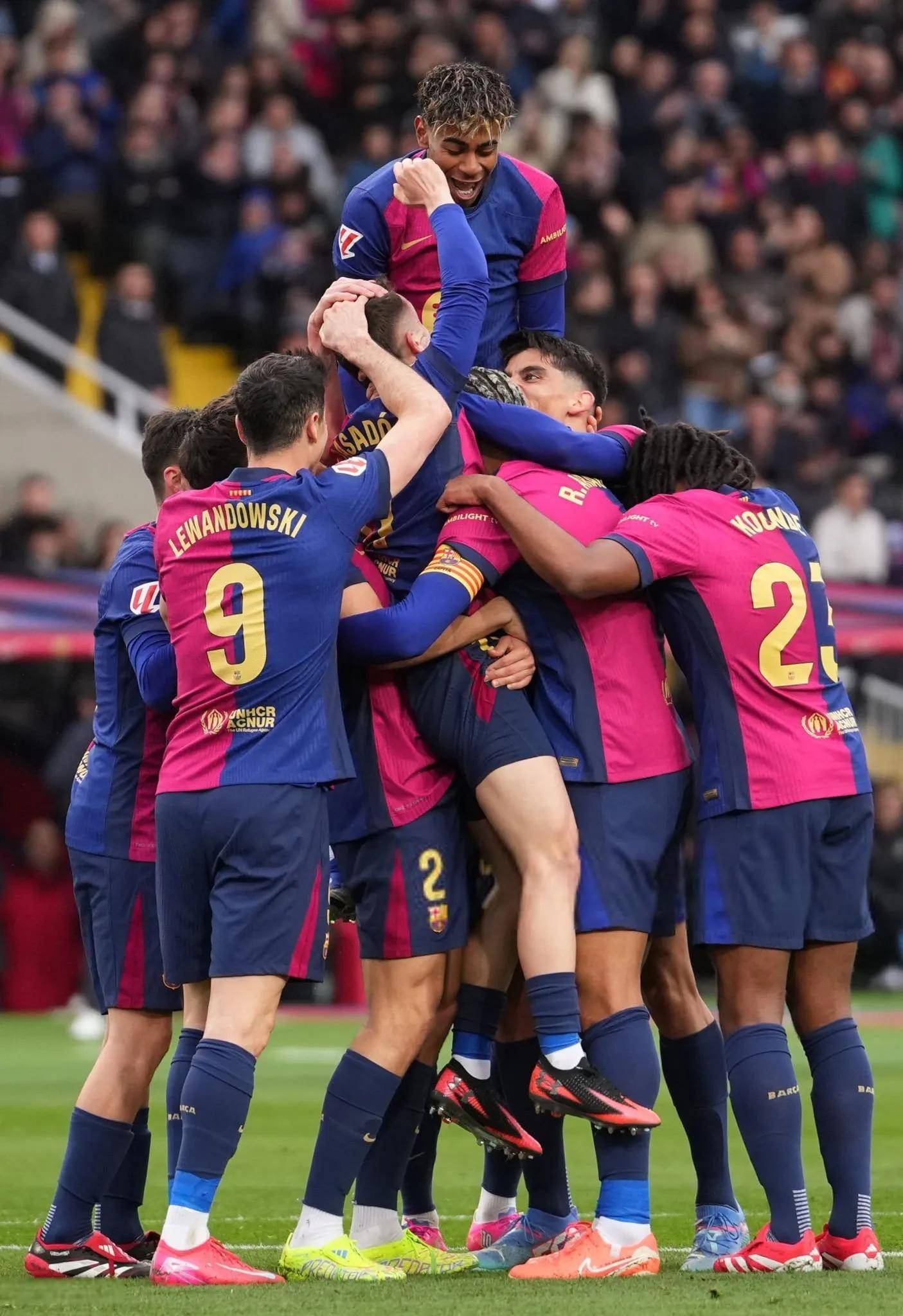 曼联不敌对手,小组赛出线堪忧 曼联不敌对手,小组赛出线堪忧