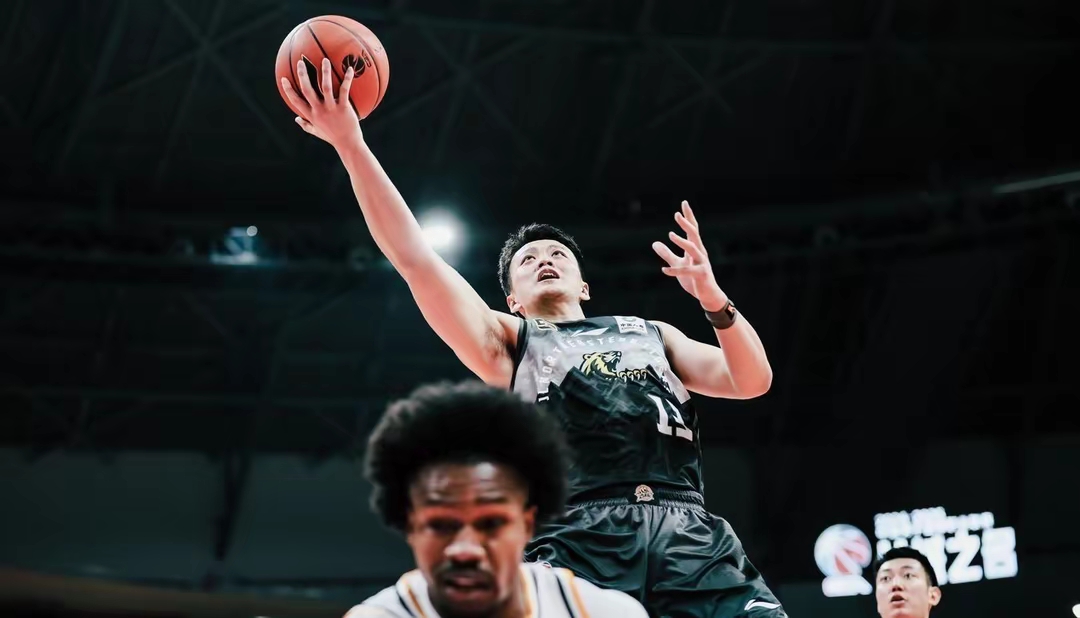 当地篮球职业联赛选手均获表现出色 当地篮球职业联赛选手均获表现出色