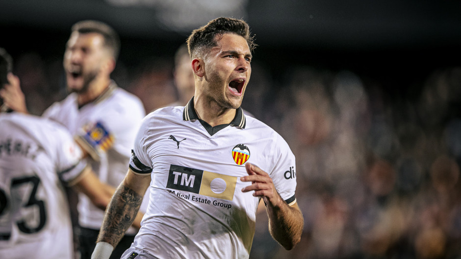 包含瓦伦西亚将在国际足球对抗赛事中争取胜利的词条 包含瓦伦西亚将在国际足球对抗赛事中争取胜利的词条