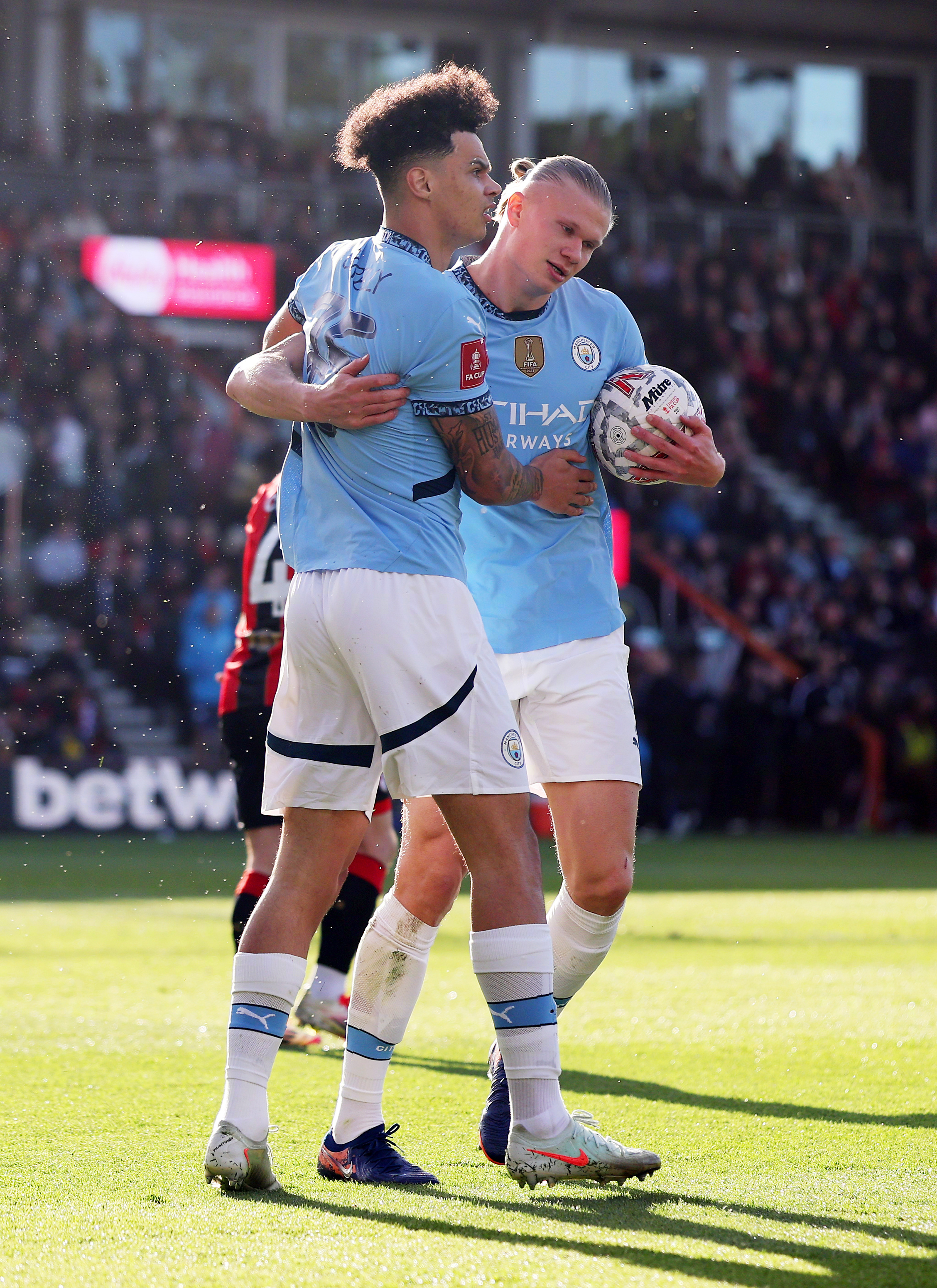 冠军联赛大战:曼城成功逆转对手 冠军联赛大战:曼城成功逆转对手