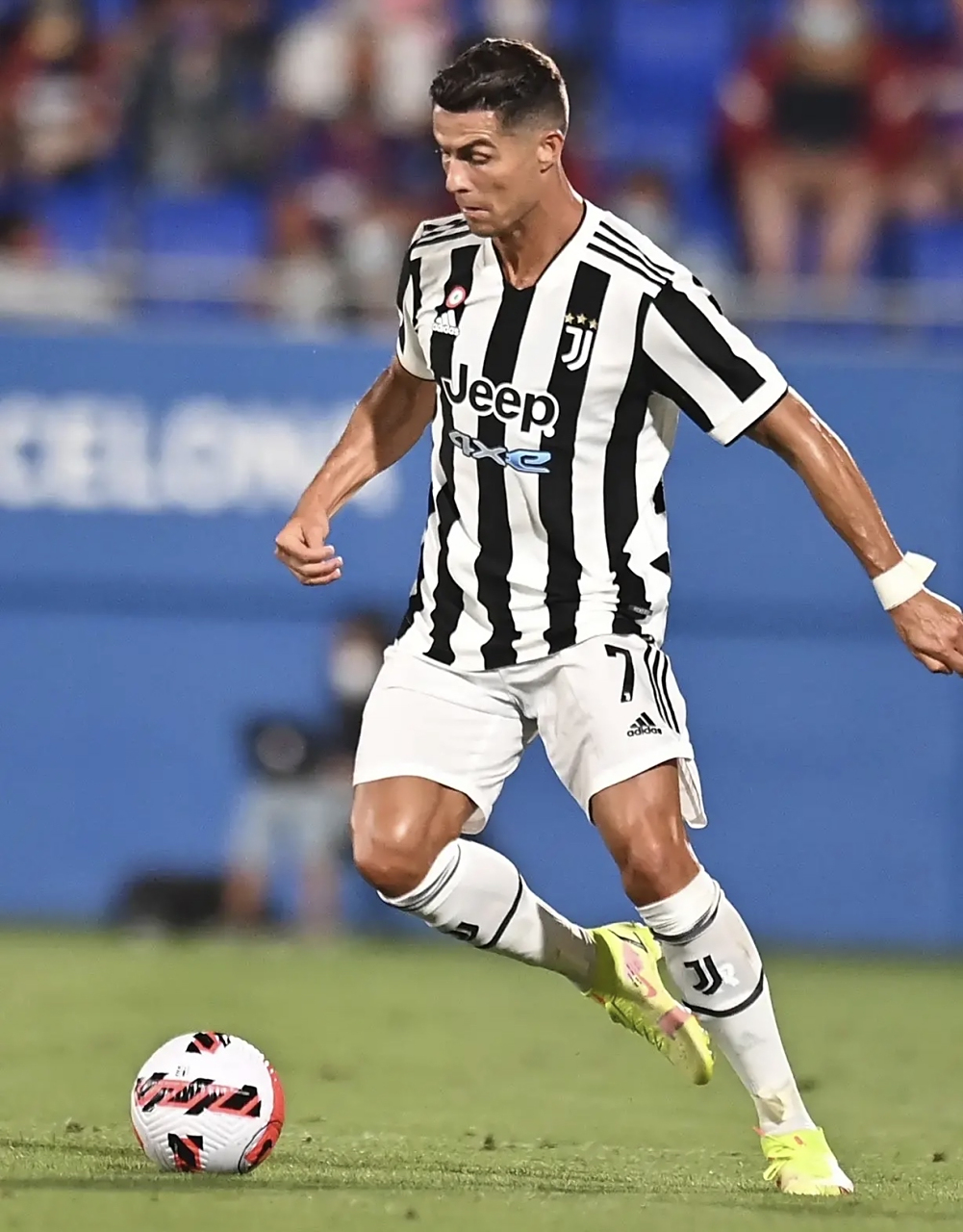 尤文图斯实现关键胜利,继续征程 尤文图斯实现关键胜利,继续征程