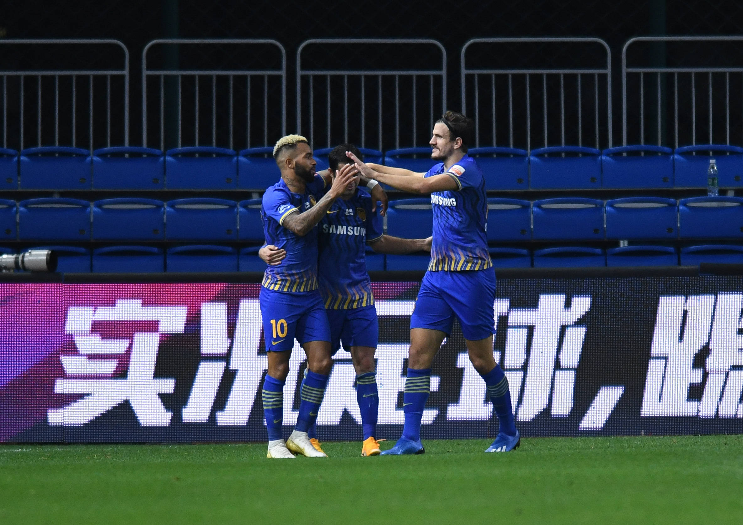 江苏苏宁将在广州客场与富力对抗 江苏苏宁将在广州客场与富力对抗