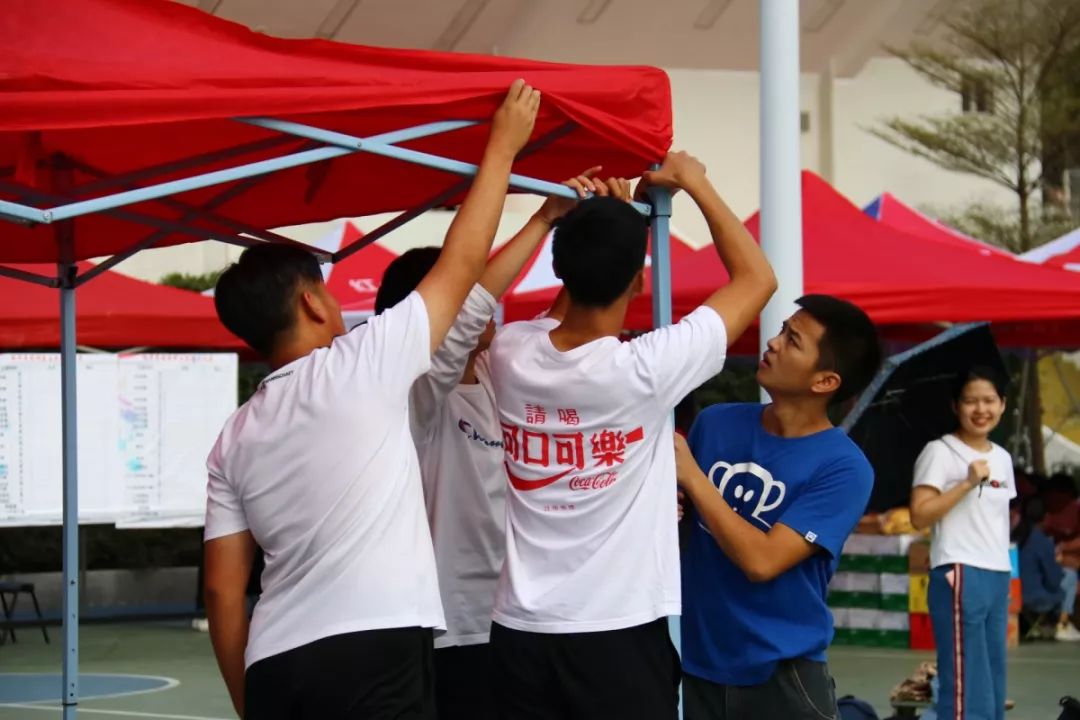 澳大利亚队士气高涨,驰骋赛场 澳大利亚队士气高涨,驰骋赛场