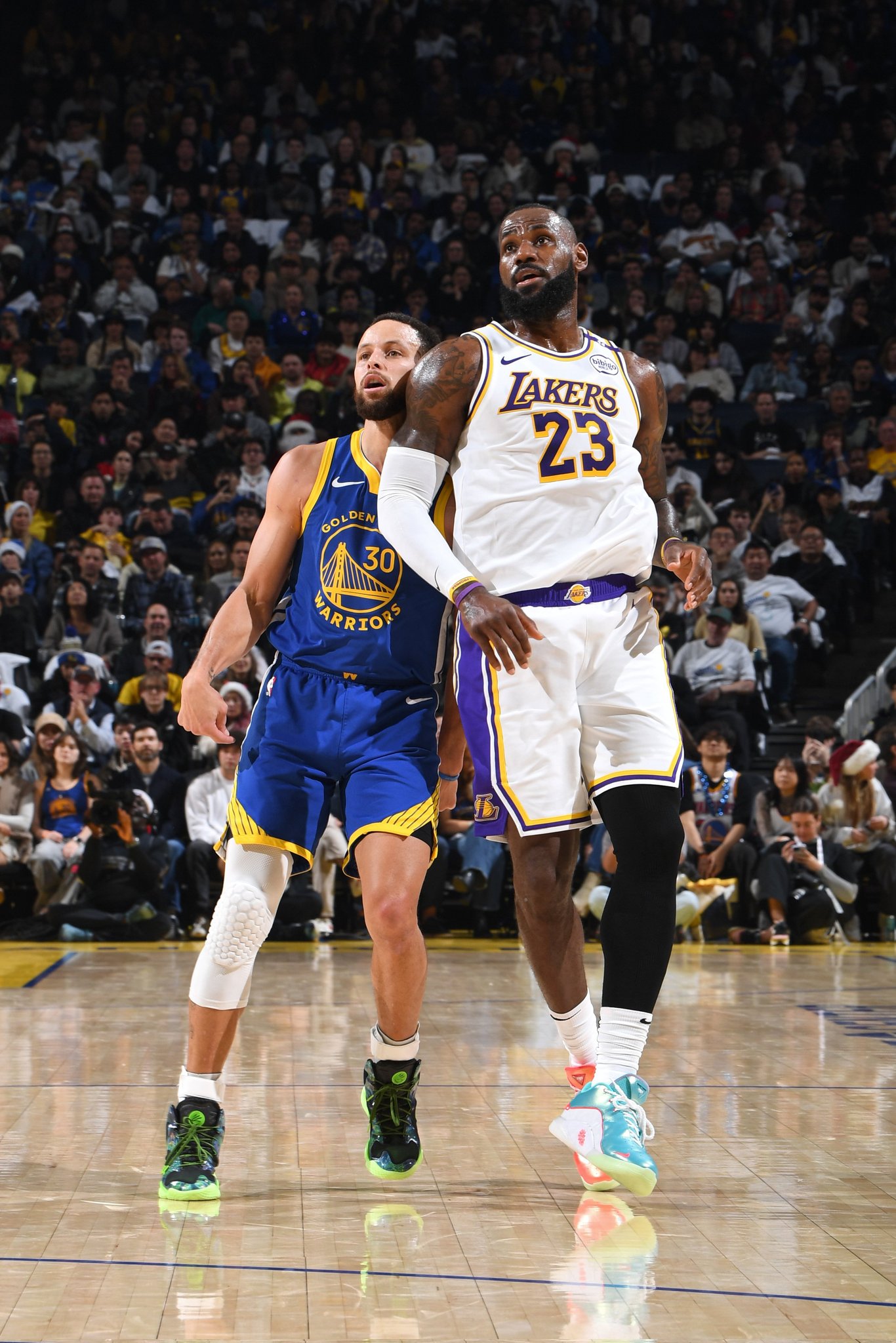 关于湖人三连胜,战胜勇士进入前四的信息 关于湖人三连胜,战胜勇士进入前四的信息