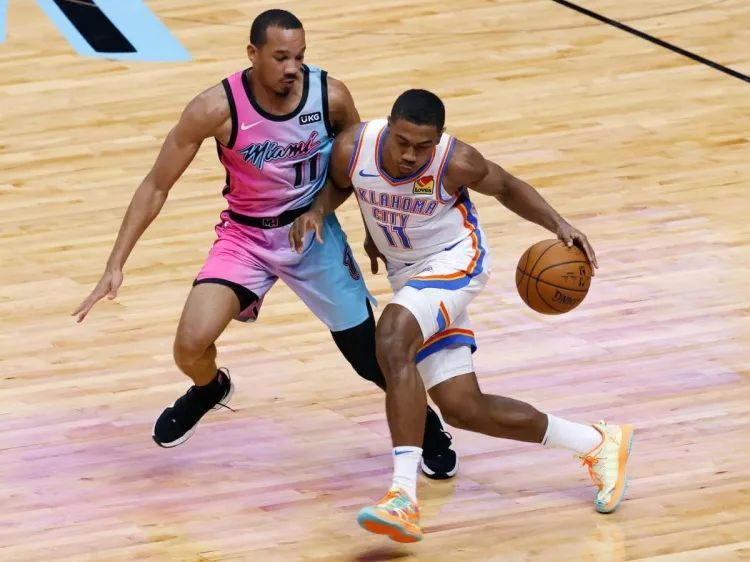 国王鏖战波兰男篮,布拉德利送出助攻的简单介绍 国王鏖战波兰男篮,布拉德利送出助攻的简单介绍