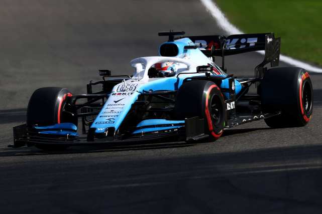 雷诺车队轻取阿斯顿马丁,拉塞尔点燃赛场 雷诺车队轻取阿斯顿马丁,拉塞尔点燃赛场